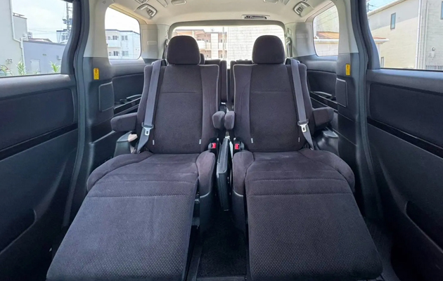 送迎車車内