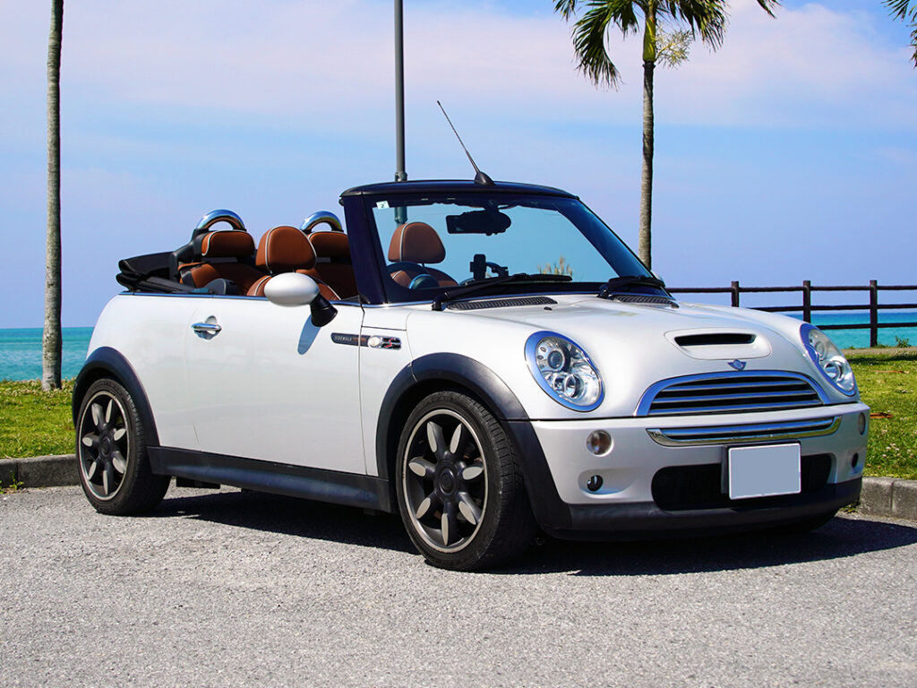 シルバーのクーパー